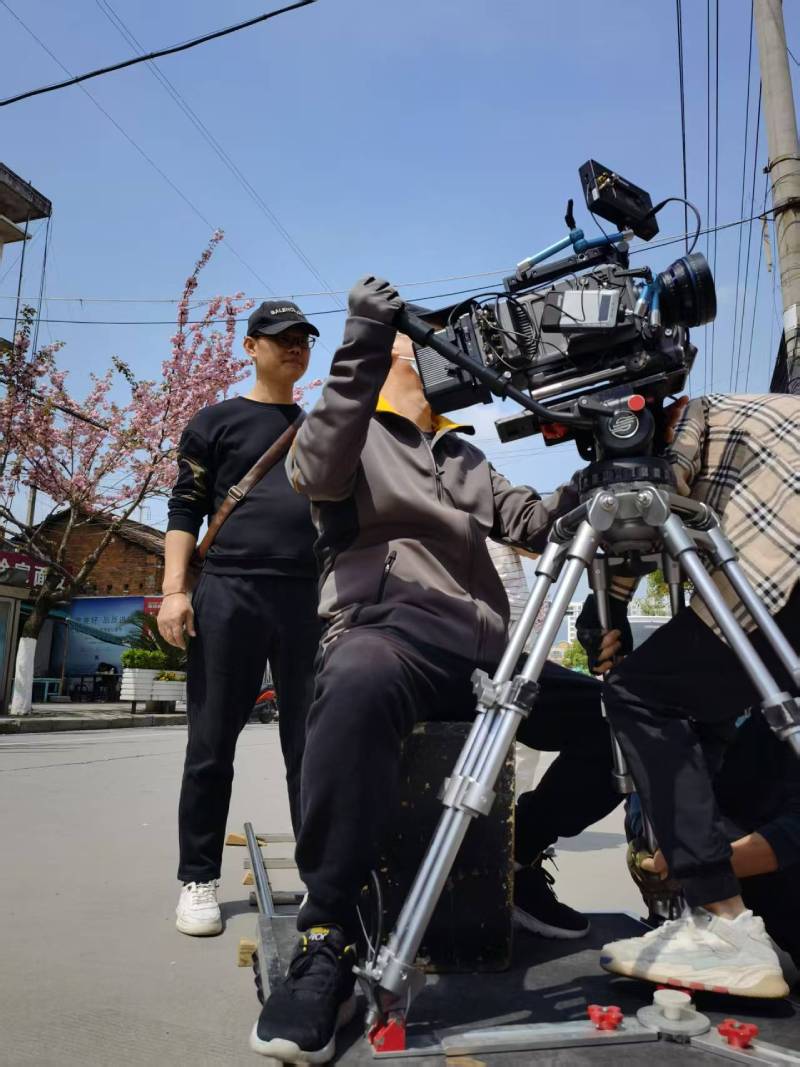 泰山区广告片拍摄：快消品牌爆款之选，网感内容适配社媒传播！
